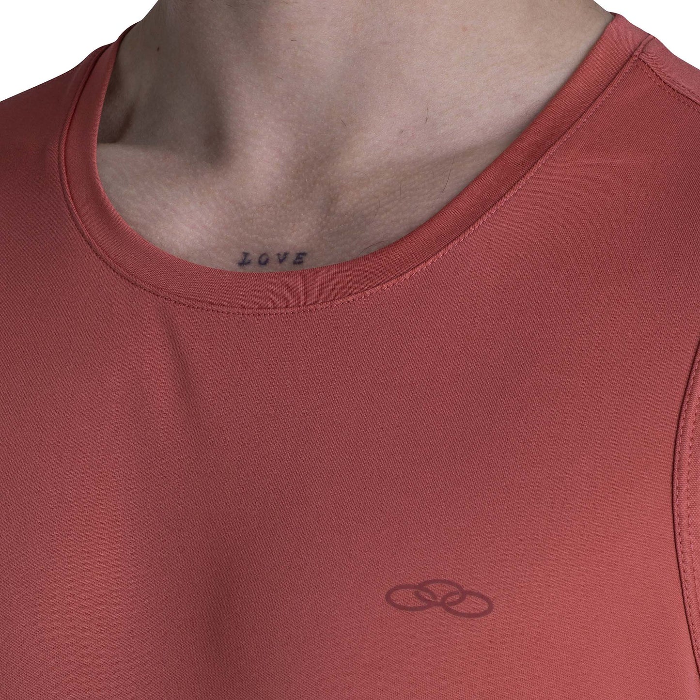 POLERA ESSENTIAL SIN MANGAS ROJIZA HOMBRE