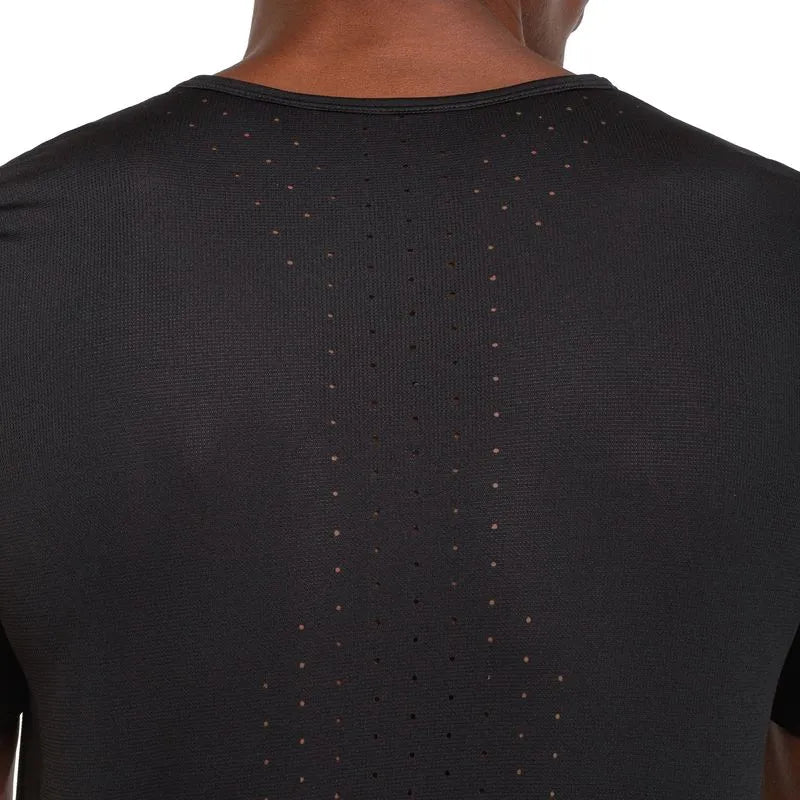 POLERA RUNNING CORRE FOCO NEGRO HOMBRE