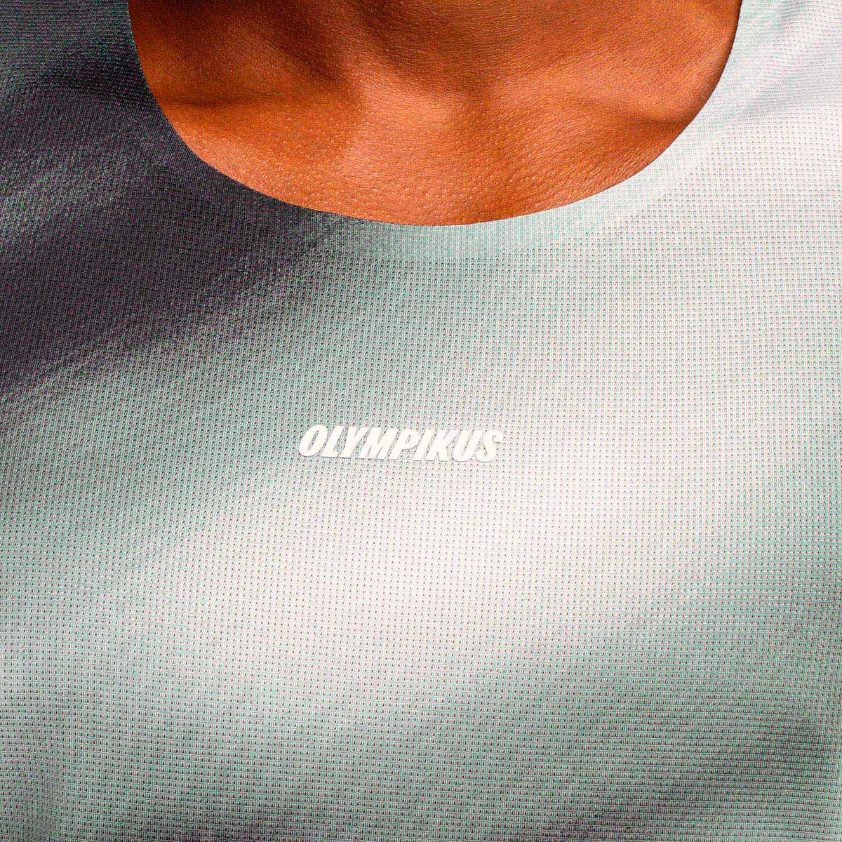 POLERA SIN MANGAS RUNNING CORRE FOCO NEGRO/BLANCO HOMBRE