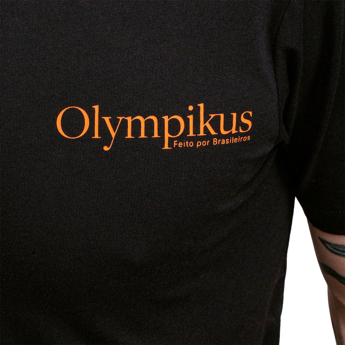 POLERA CASUAL CORRE PISTA NEGRO HOMBRE